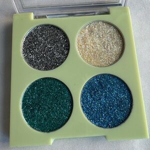 Pixi Eye Twinkling Quad of Four Pressed Glitter-y Shadow in Pearl Blue